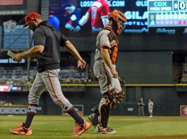San Francisco Giants catcher Buster Posey suffers thumb injury; X-rays negative