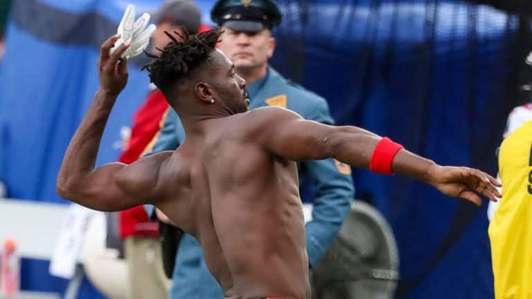 Ex-Tampa Bay Buccaneers, WR Antonio Brown's right hand from MetLife meltdown is up for auction