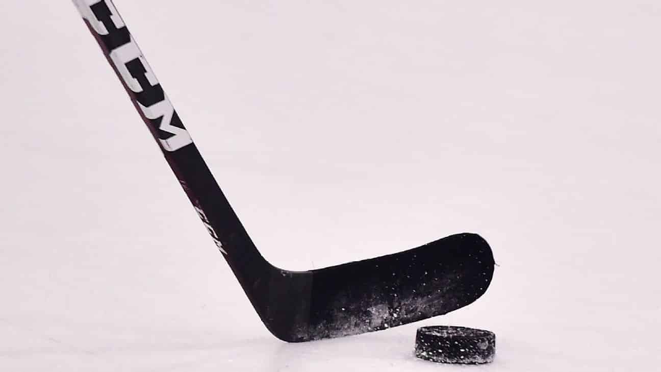 Carolina Hurricanes goalie Antti Raanta leaves game against Boston Bruins after collision