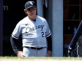 Tony La Russa, Chicago White Sox manager, says that he respects Gabe Kapler from San Francisco but does not agree with protest or form.