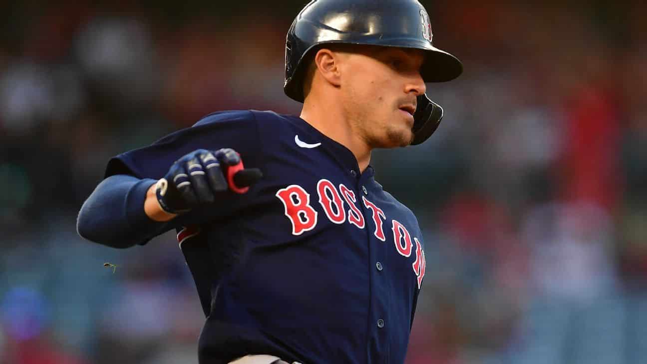 Boston Red Sox put Enrique Hernandez on the 10-day injured list for right hip flexor strain