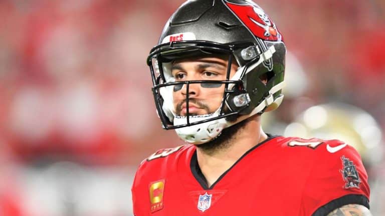 NFL will review Mike Evans' autograph request