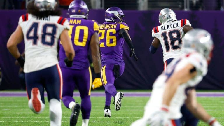 Patriots are beaten by Vikings; Vikings take the lead in NFC North