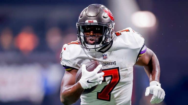 Buccaneers exonerate RB Leonard Fournette in match against Browns