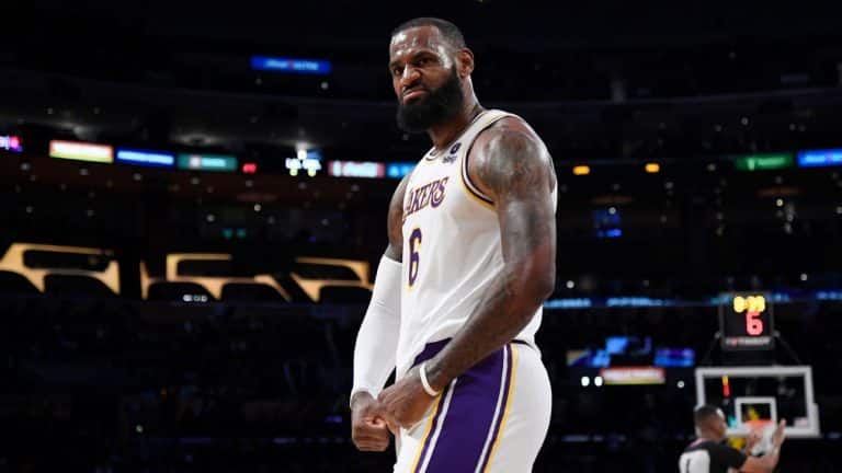 Lakers tickets surge amid LeBron James' scoring report quest