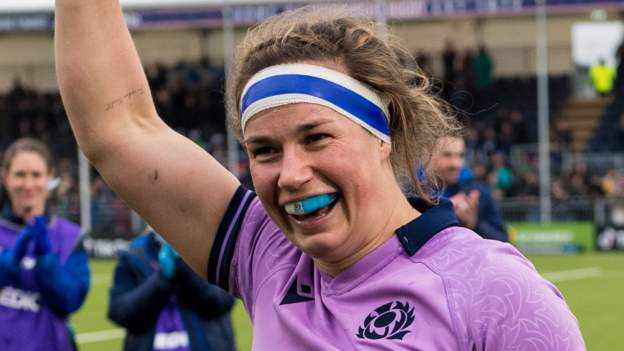 Ladies's Six Nations: Scotland captain Malcolm expects 'dogfight' v Eire