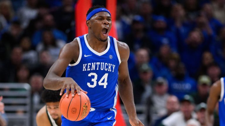 Kentucky star Oscar Tshiebwe plans to remain in NBA draft