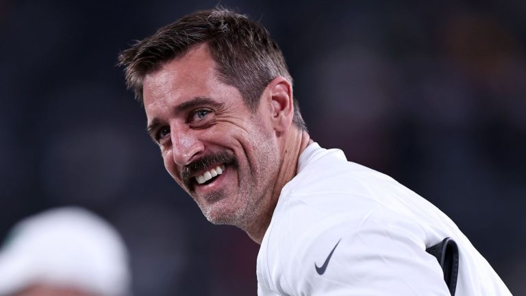 Jets' Aaron Rodgers 'attacking' rehab, eyes return this season
